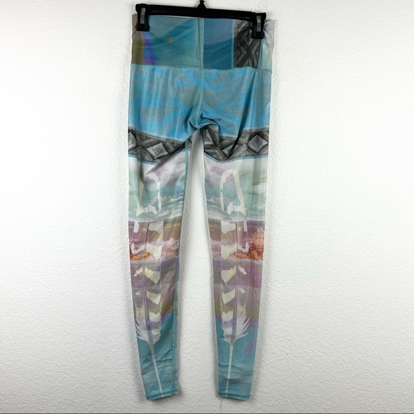 TEEKI Tarot Magik Feather Printed Yoga Hot Pants Leggings, Size Small - Picture 4 of 5